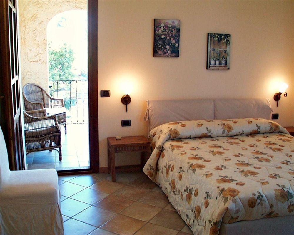 Hotel La Corte Rosada Villasimius Buitenkant foto