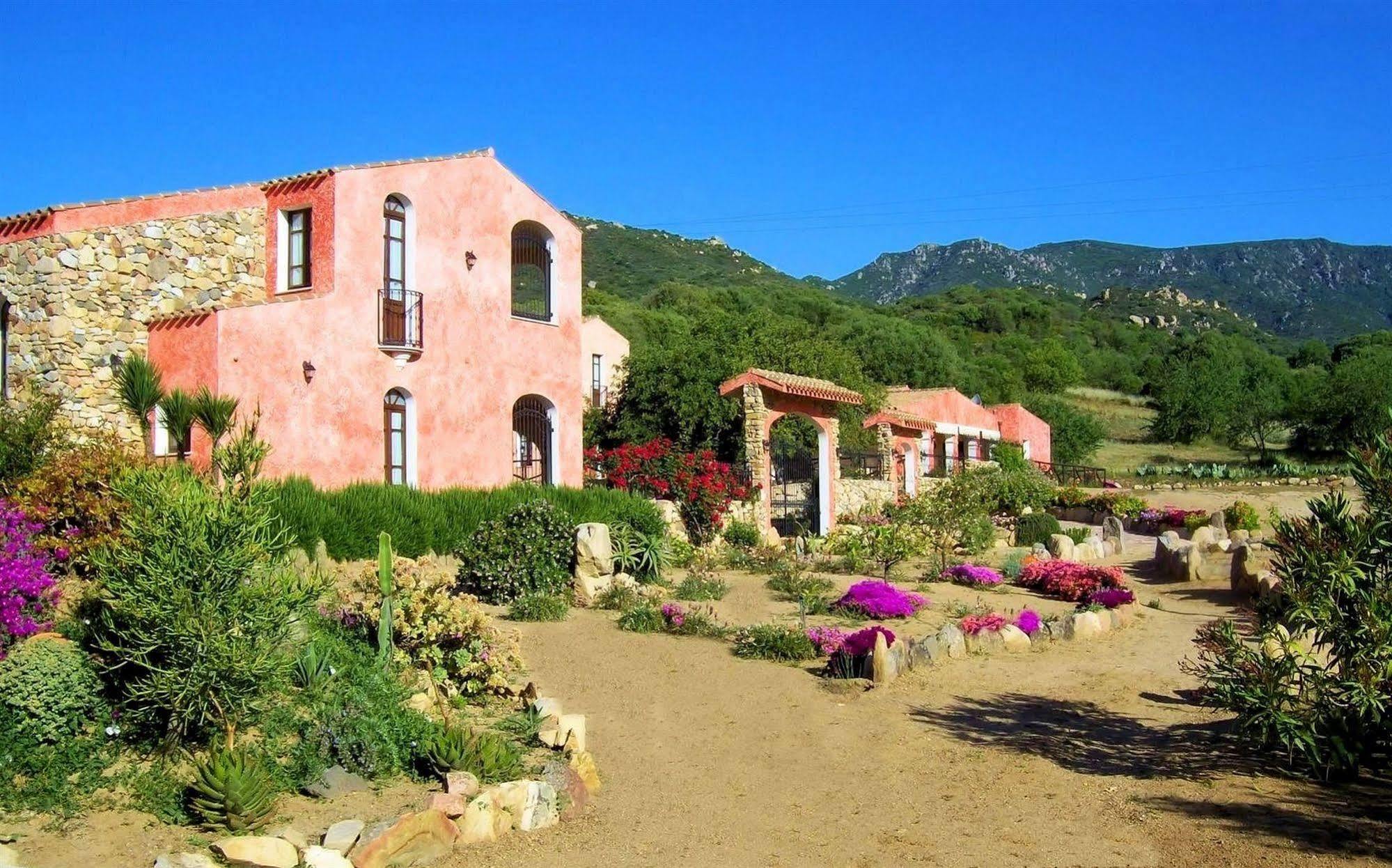 Hotel La Corte Rosada Villasimius Buitenkant foto
